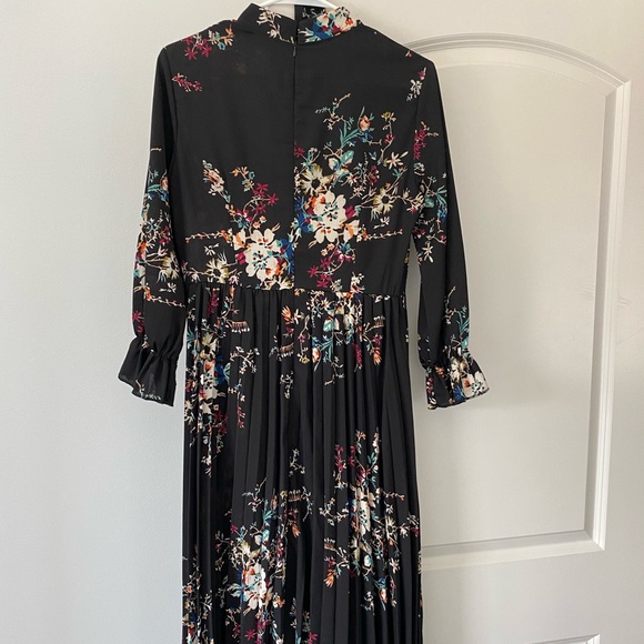 Shein Pleated Floral Dress - Picture 4 of 4